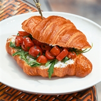 کروسان پنیر گردو