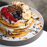 پنکیک بهمراه سس کرمی چیا