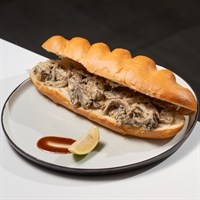 ساندویچ زبان با سس قارچ