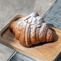 کروسان بادام